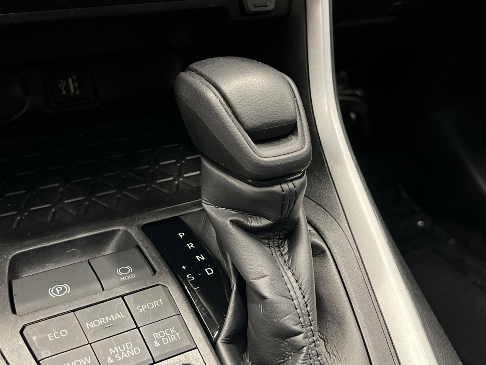 Used 2024 Toyota RAV4 LE image 18