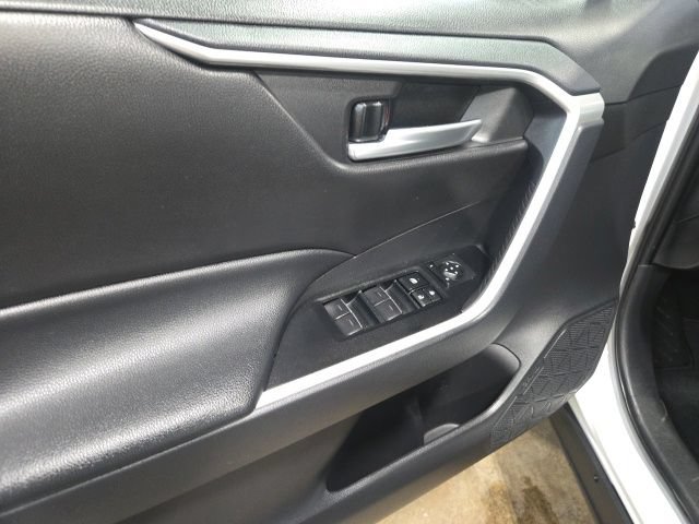 Used 2025 Toyota RAV4 XLE AWD/4WD image 26