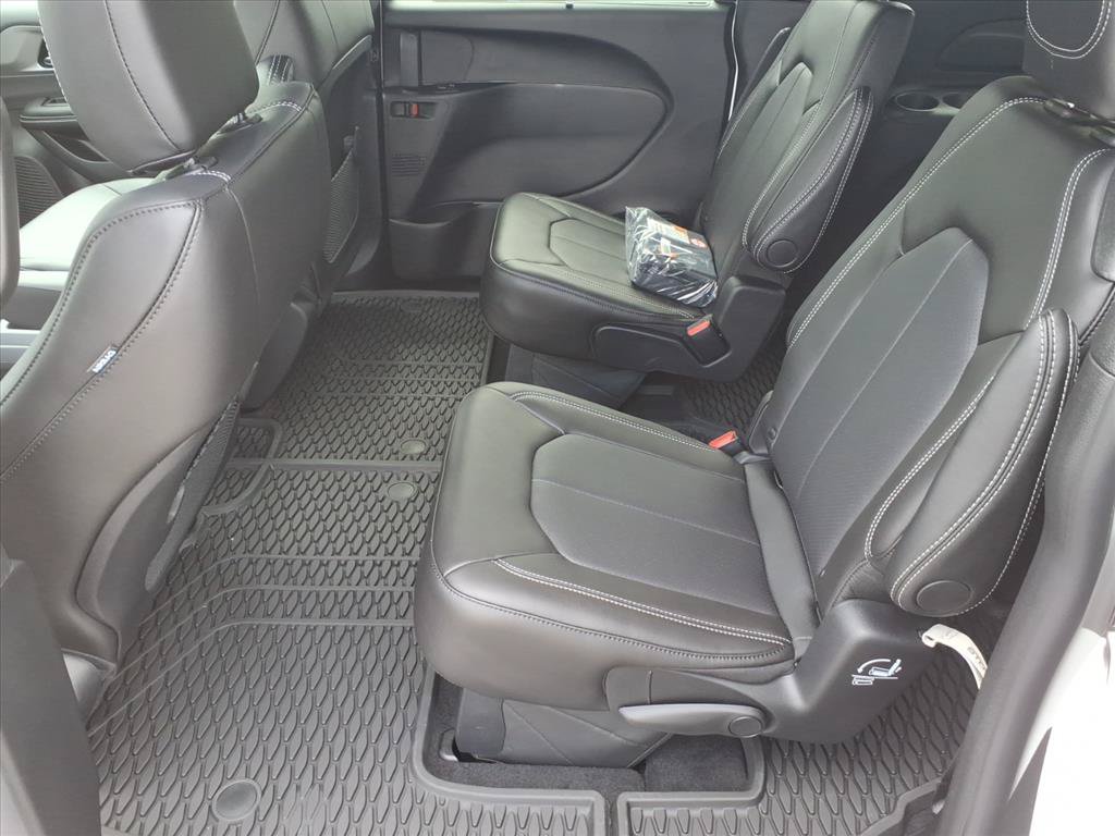 New 2027 Chrysler Pacifica LX FWD image 13