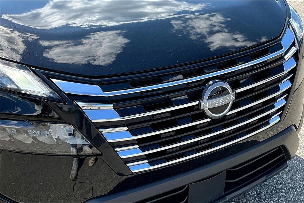 Used 2025 Nissan Rogue SV FWD image 35