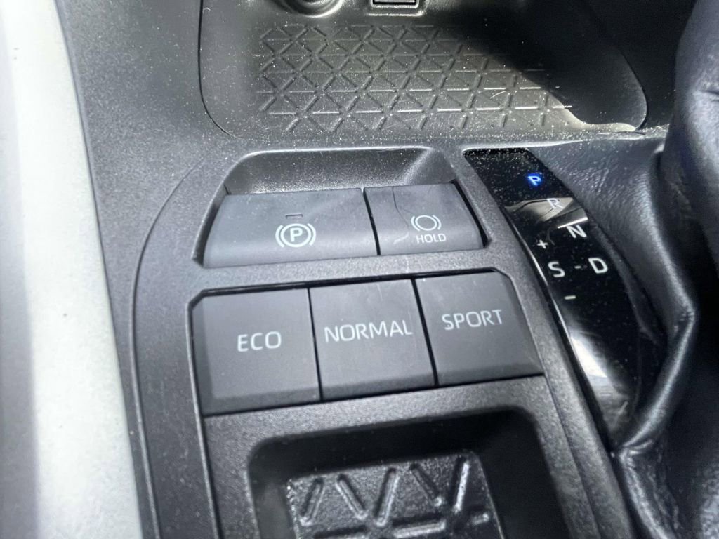 Used 2023 Toyota RAV4 LE FWD image 37