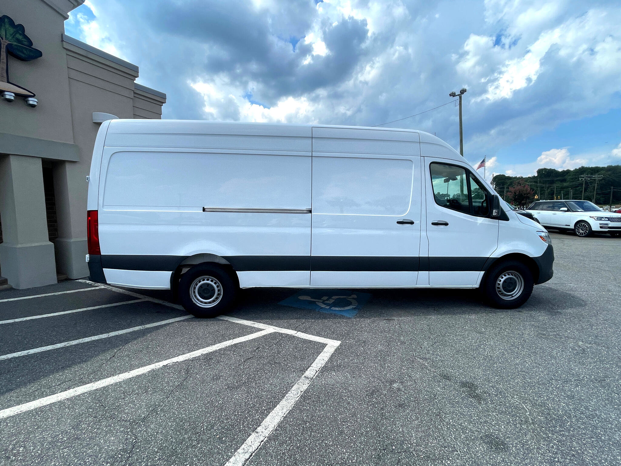 Used 2023 Mercedes-Benz Sprinter 2500 image 8