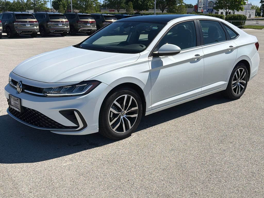 Used 2025 Volkswagen Jetta SE FWD image 3