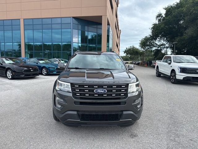 Used 2017 Ford Explorer XLT w/ Equipment Group 202A FWD image 11