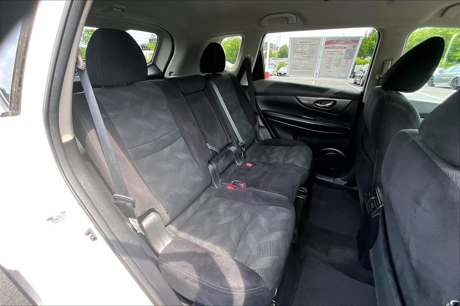 Used 2015 Nissan Rogue SV AWD/4WD image 25