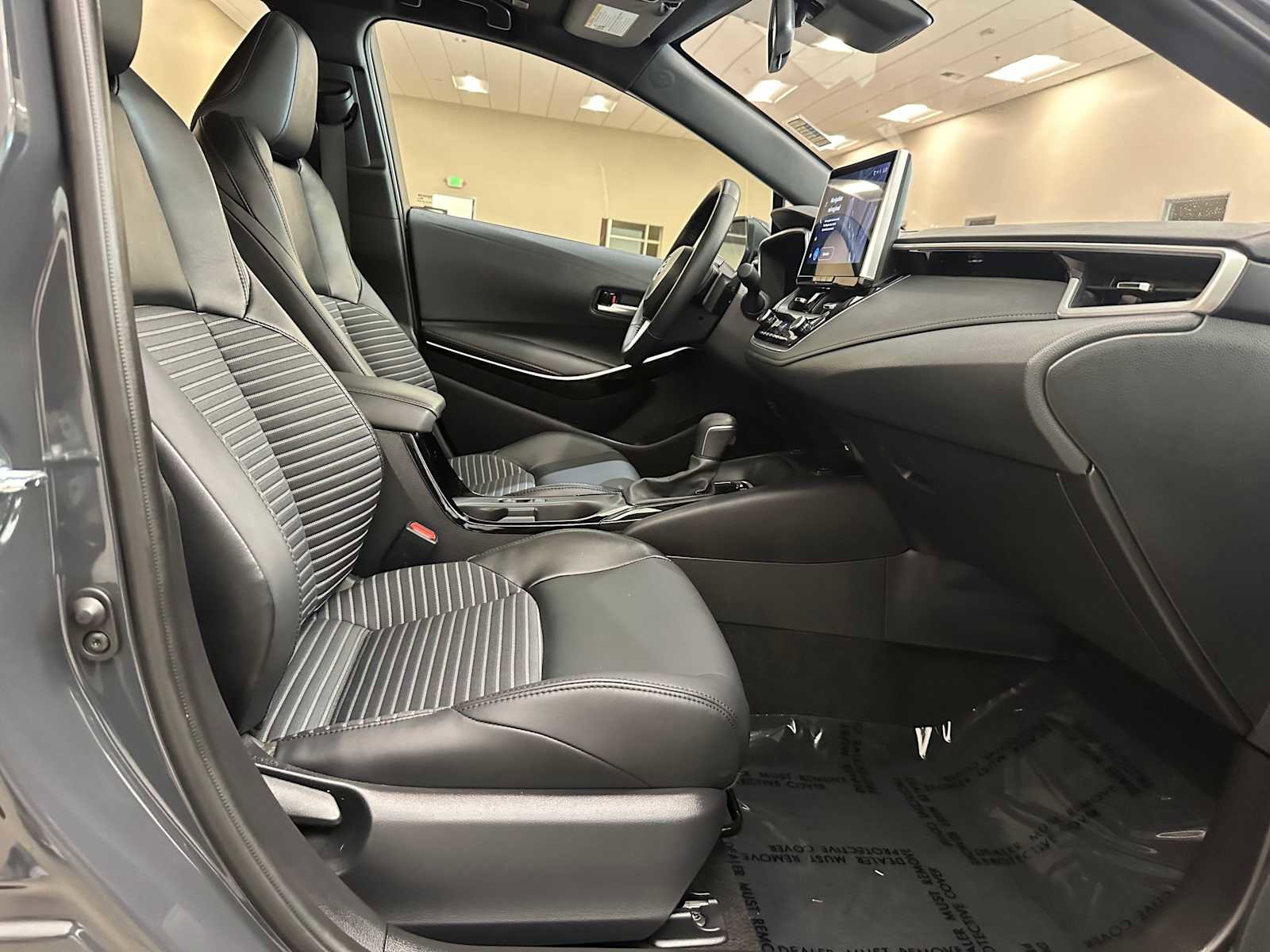 Certified 2025 Toyota Corolla XSE image 33