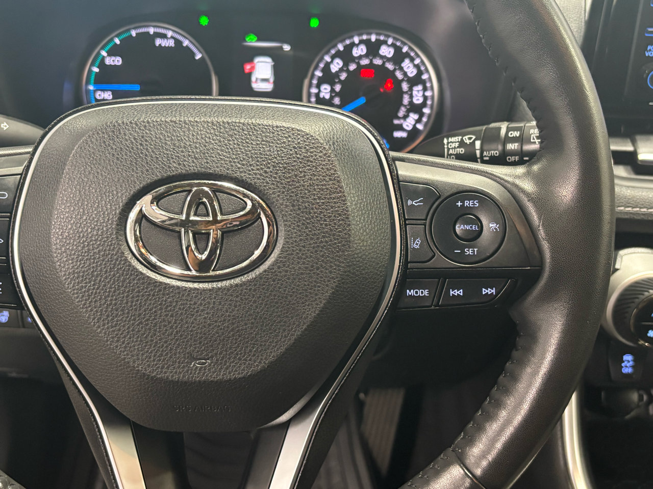 Used 2021 Toyota RAV4 XLE Premium image 34