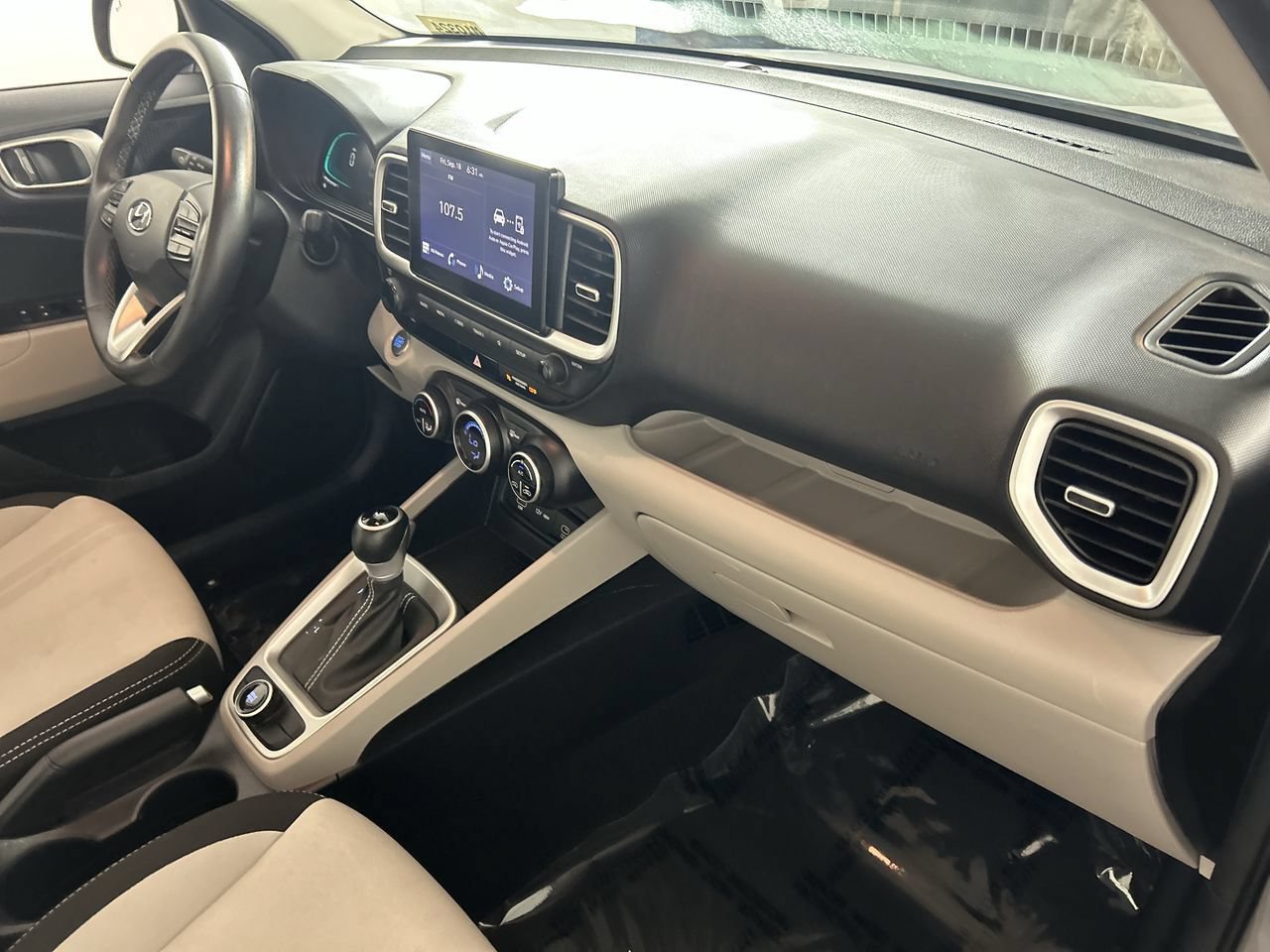 Used 2025 Hyundai Venue SEL FWD image 28