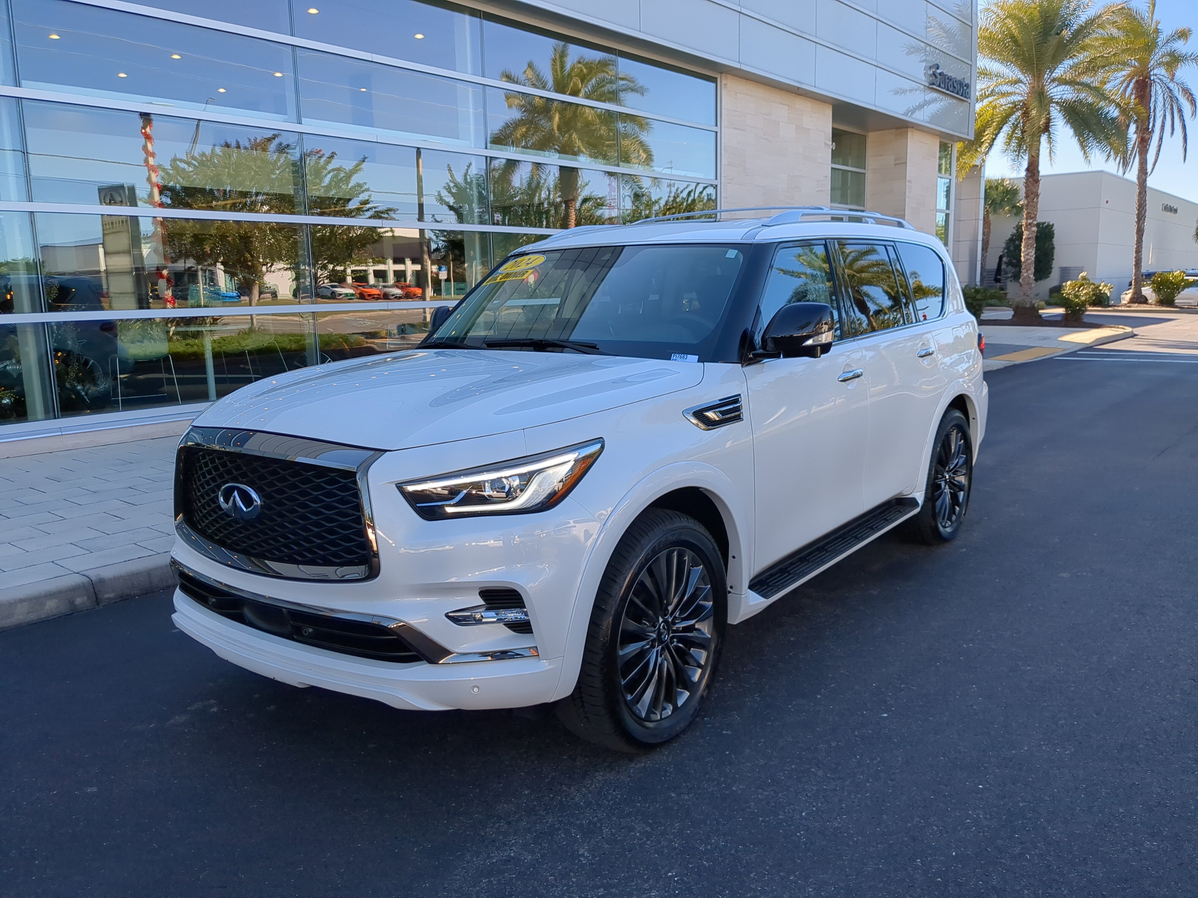 Certified 2024 INFINITI QX80 Premium Select w/ Cargo Package image 8