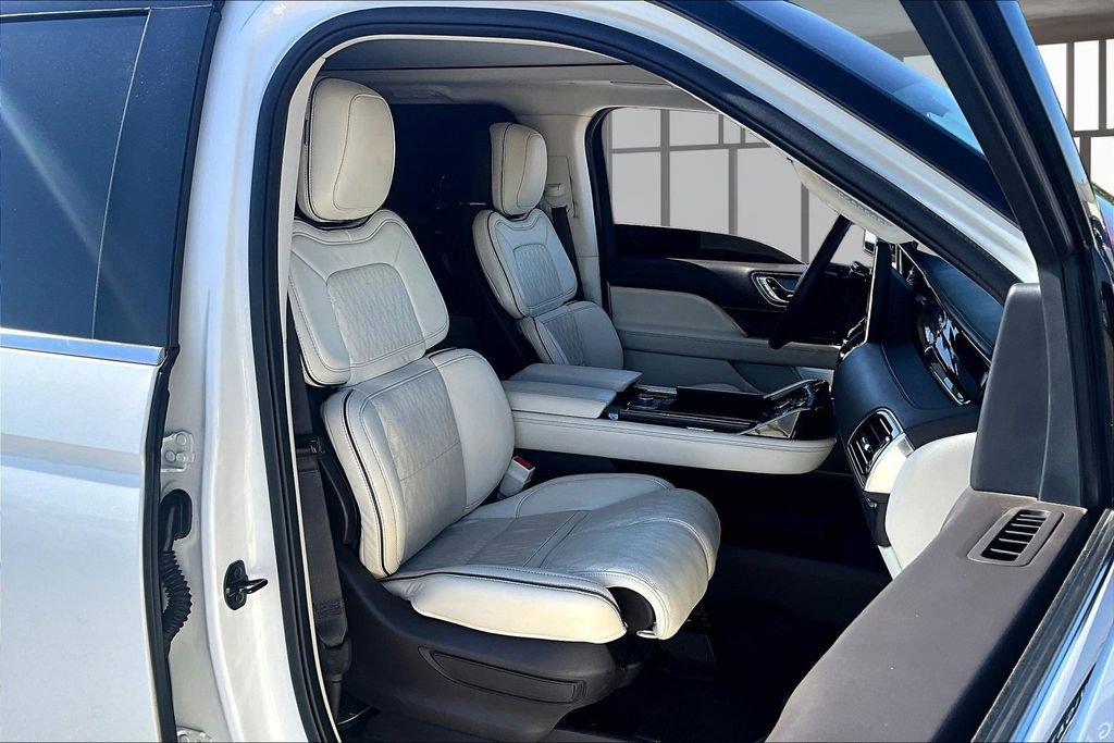 Used 2022 Lincoln Navigator Black Label AWD/4WD image 7