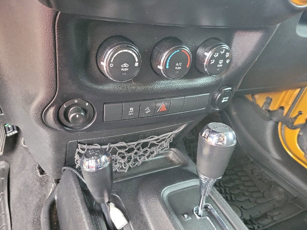 Used 2014 Jeep Wrangler Unlimited Sport w/ Quick Order Package 24S AWD/4WD image 33