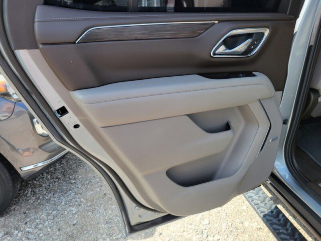 Used 2024 Chevrolet Tahoe Z71 w/ Luxury Package AWD/4WD image 31