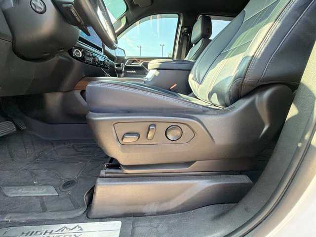Used 2022 Chevrolet Silverado 1500 High Country w/ High Country Premium Package AWD/4WD image 29