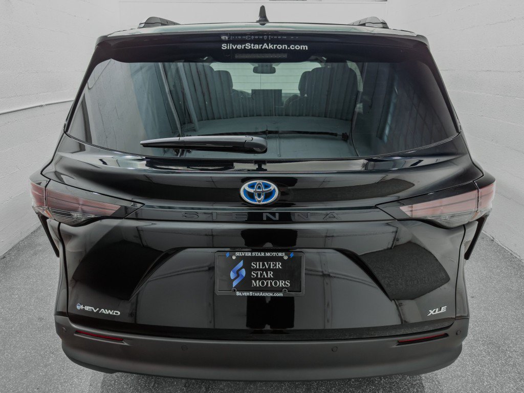 Used 2025 Toyota Sienna XLE AWD/4WD image 7