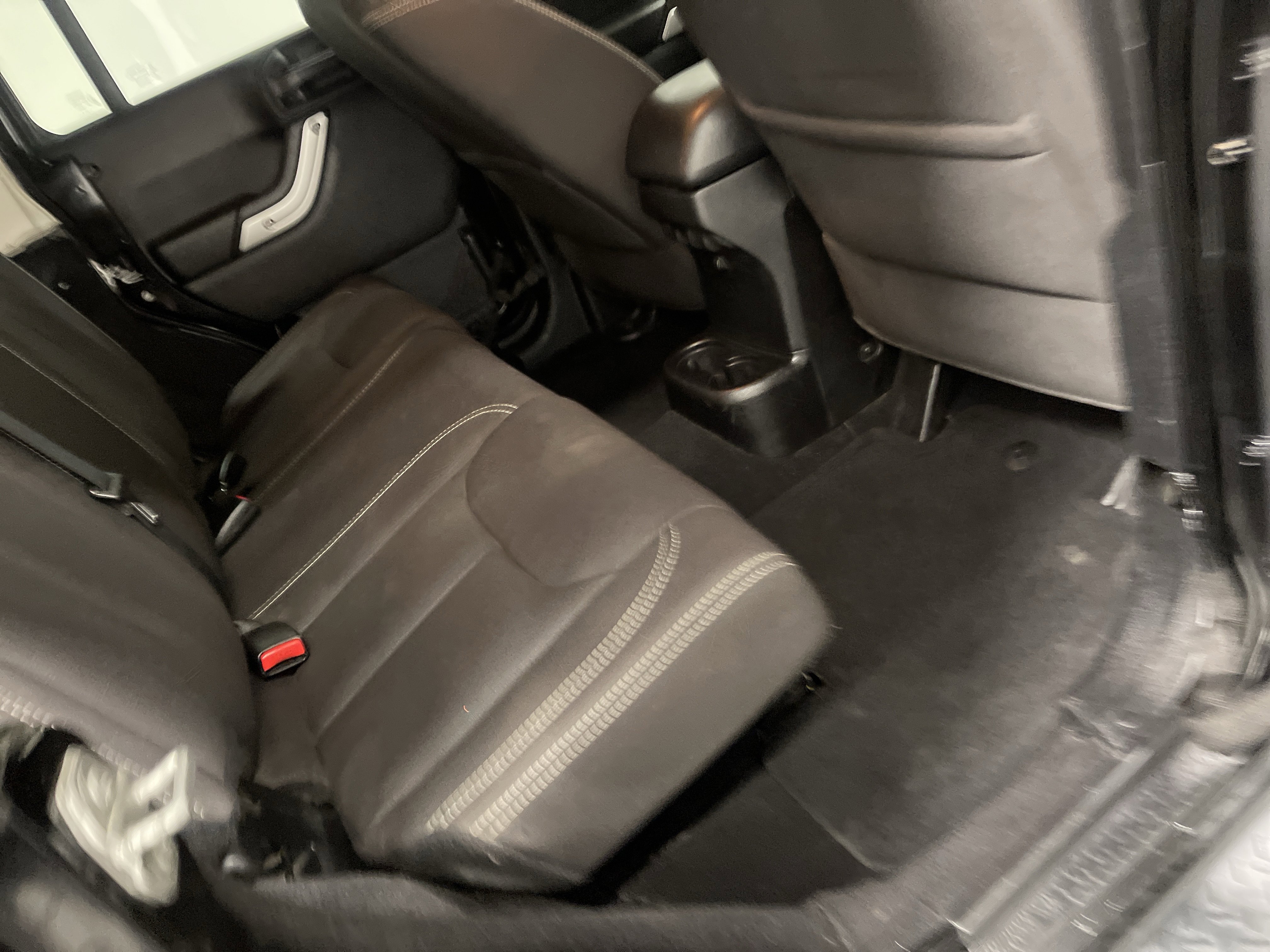 Used 2015 Jeep Wrangler Unlimited Sahara w/ Connectivity Group image 22