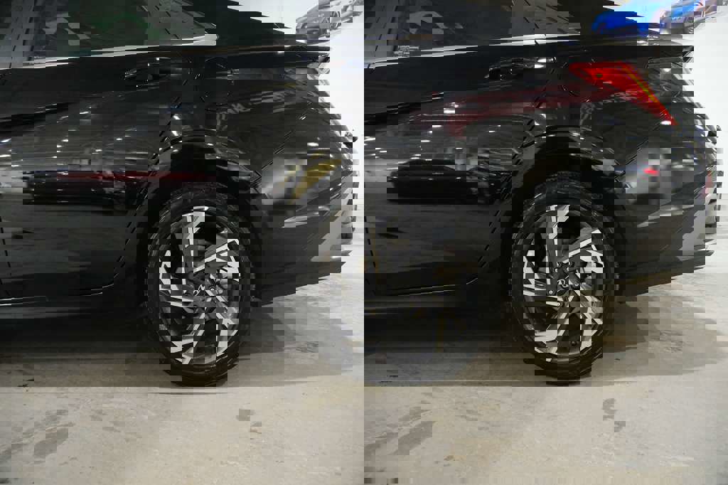 Used 2025 Hyundai Elantra SEL image 7