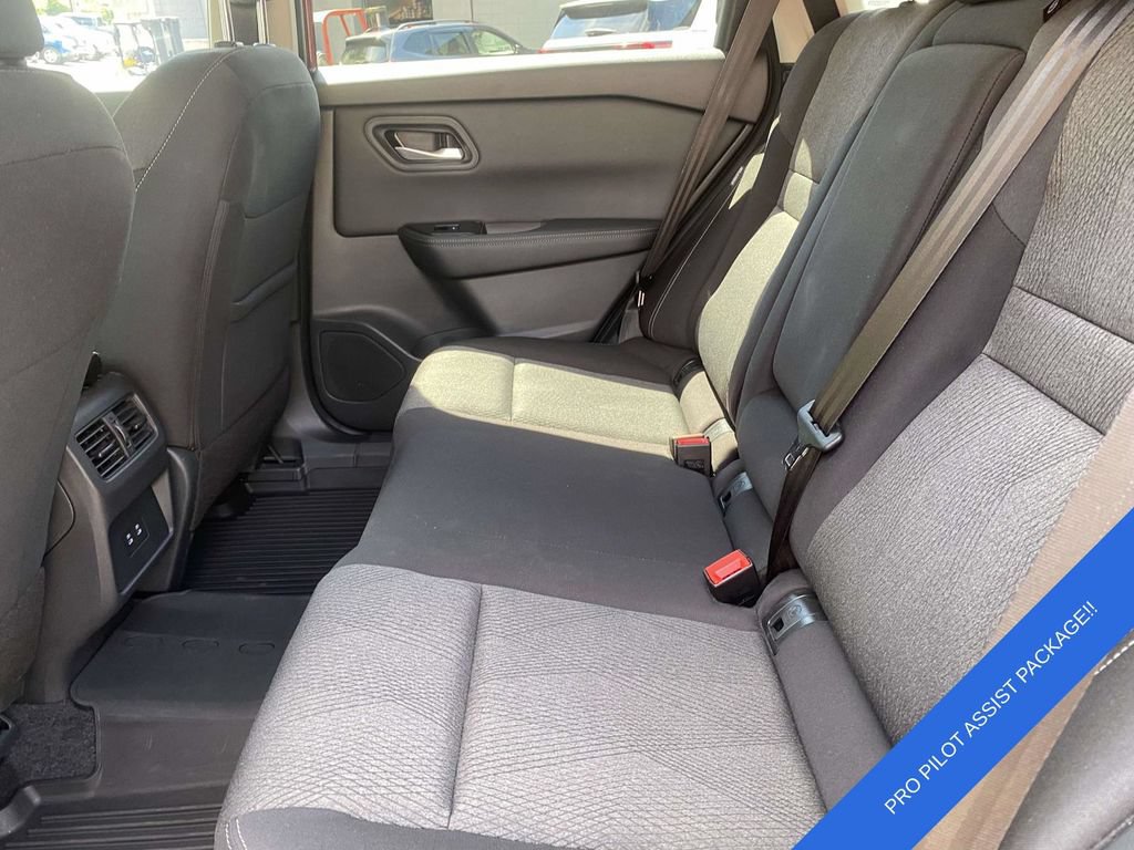 Used 2025 Nissan Rogue SV FWD image 11