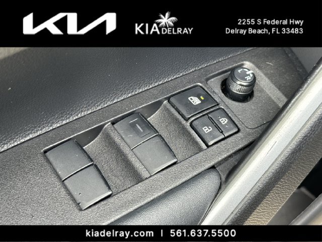 Used 2025 Toyota Corolla Cross AWD Hybrid w/ Moonroof Package image 16