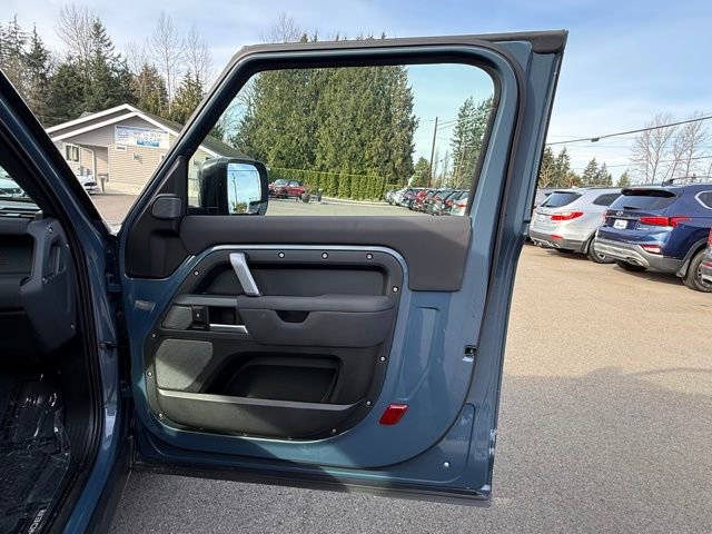 Used 2022 Land Rover Defender 90 X-Dynamic S image 27