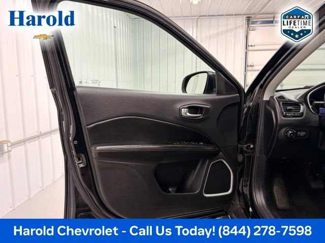 Used 2018 Jeep Compass Limited AWD/4WD image 14