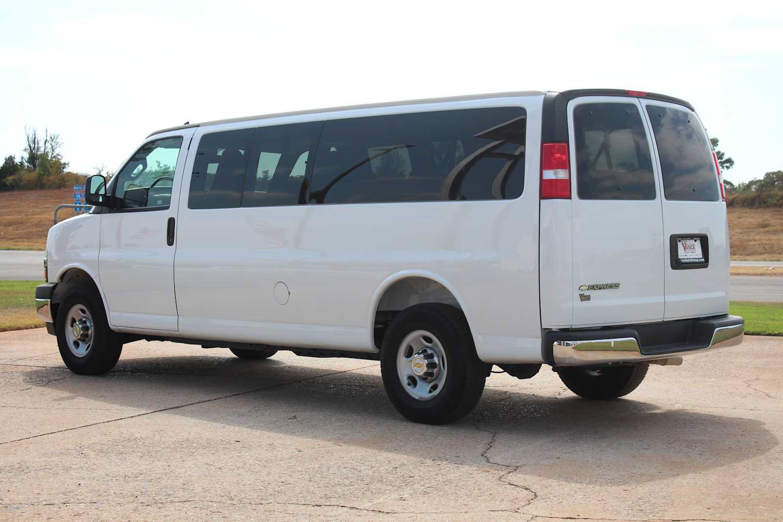 Used 2025 Chevrolet Express 3500 LT w/ LT Preferred Equipment Group RWD image 8