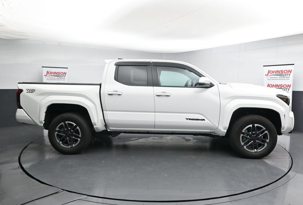 Used 2024 Toyota Tacoma TRD Sport AWD/4WD image 9