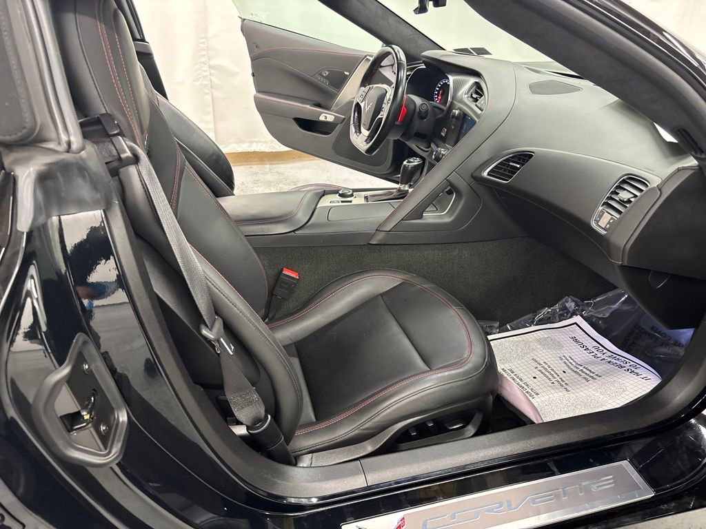 Used 2018 Chevrolet Corvette Stingray Convertible image 25