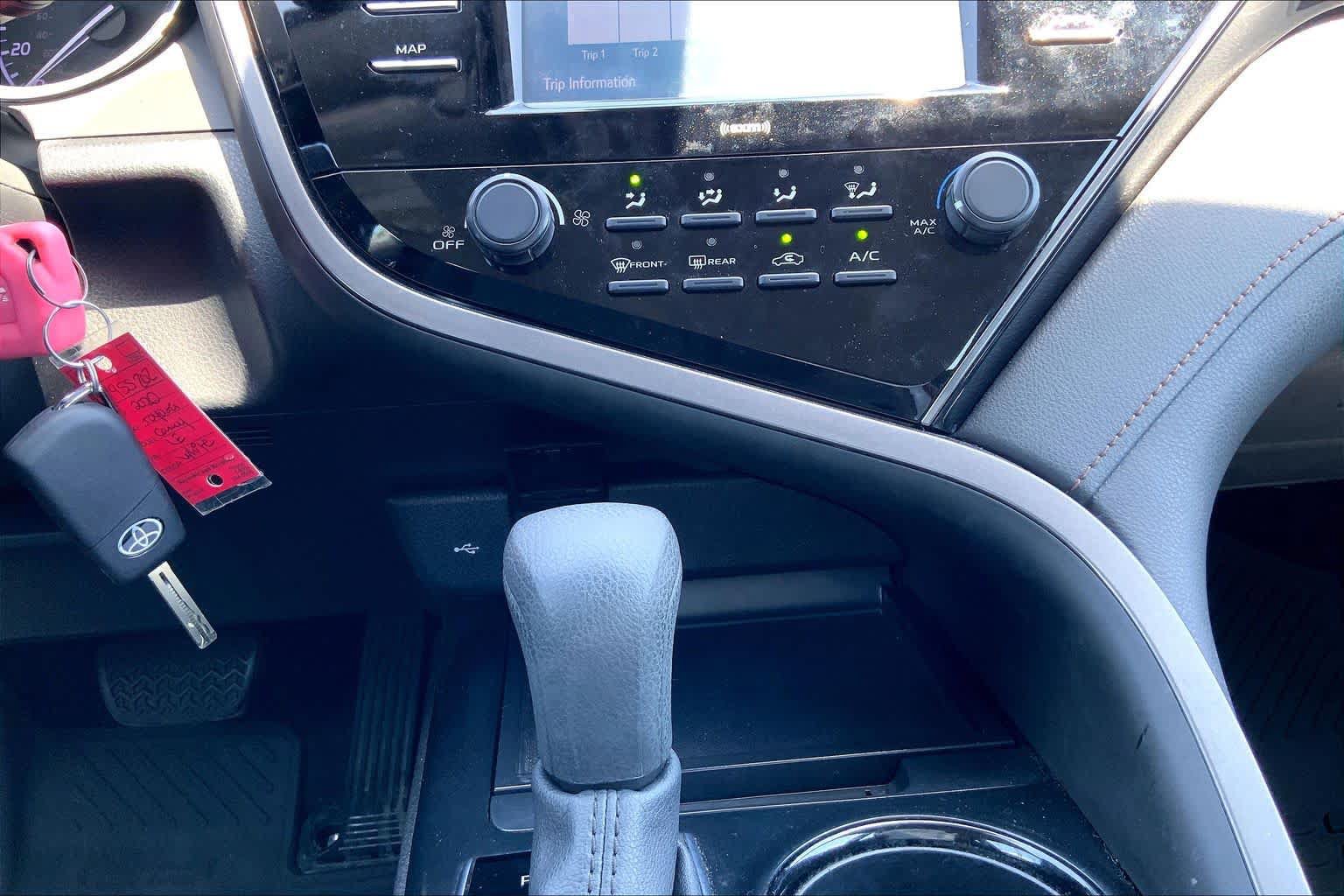 Used 2020 Toyota Camry LE FWD image 32