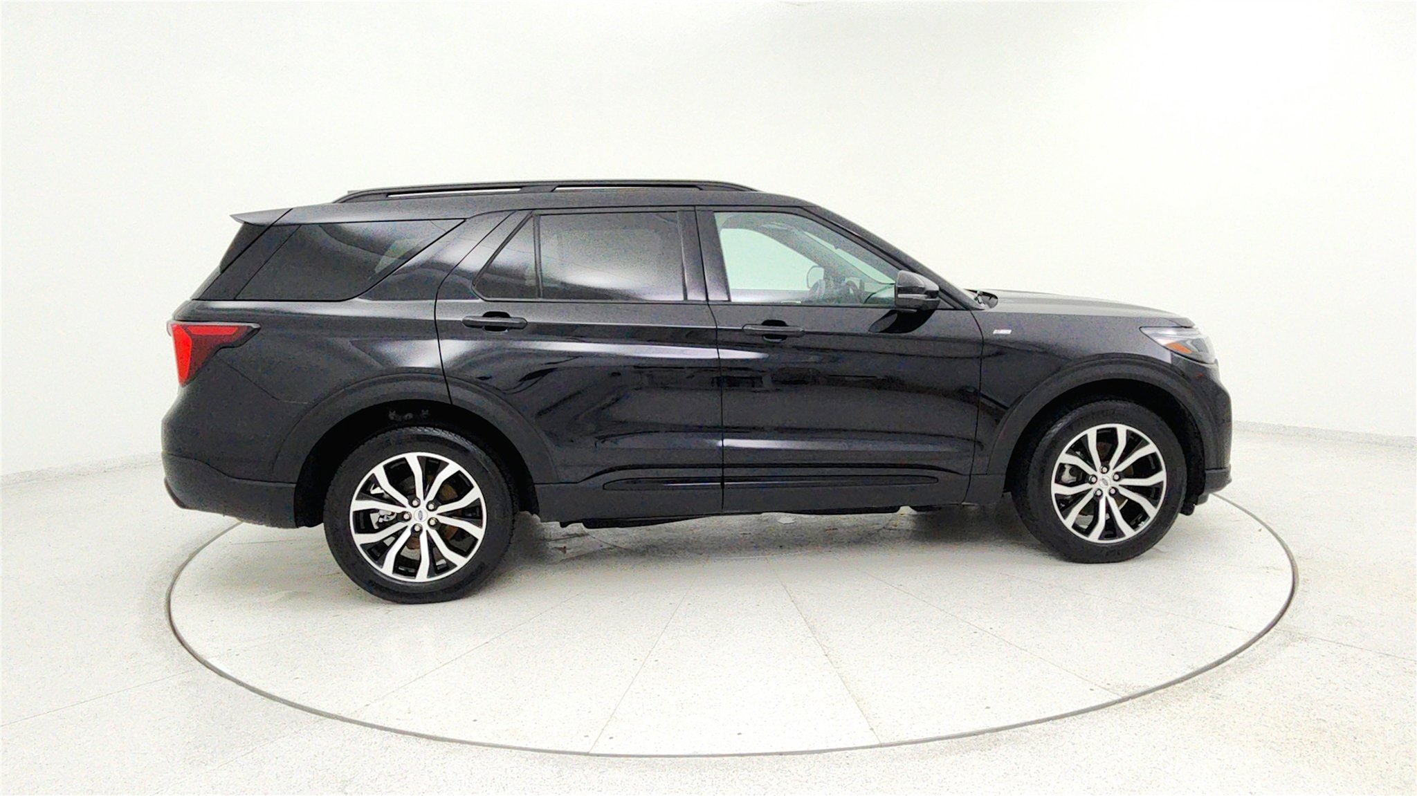 Used 2025 Ford Explorer ST-Line image 5