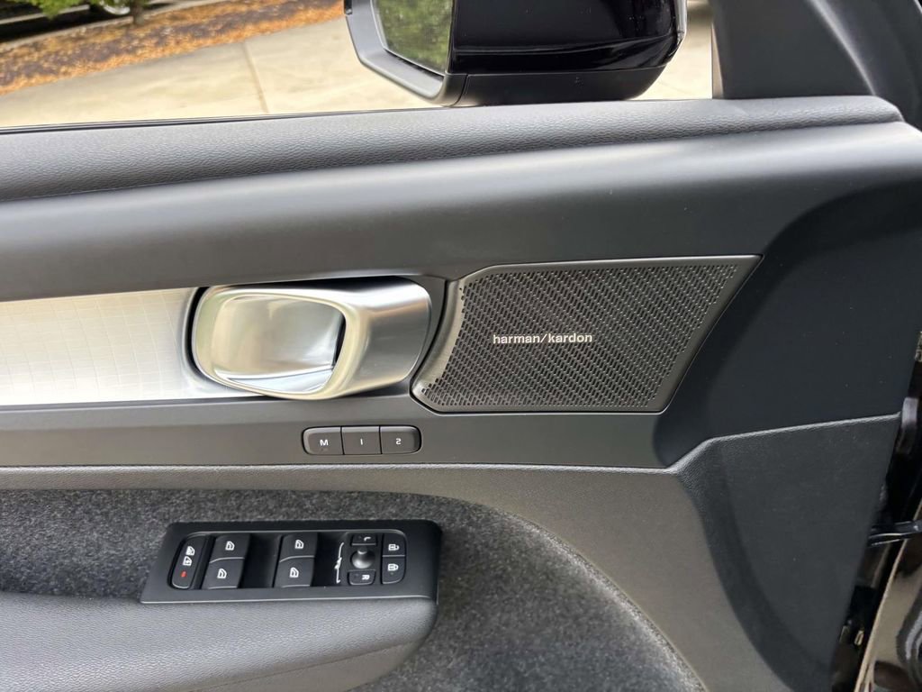 New 2026 Volvo XC40 B5 Ultra w/ Protection Package Premier image 12