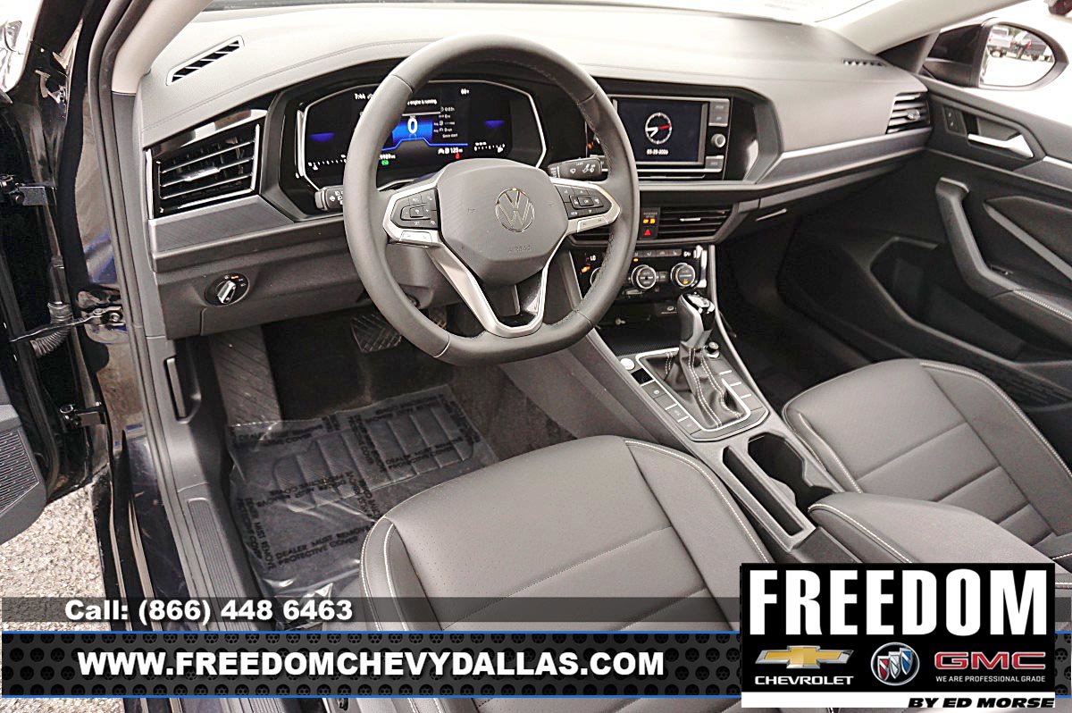 Used 2024 Volkswagen Jetta SE FWD image 6