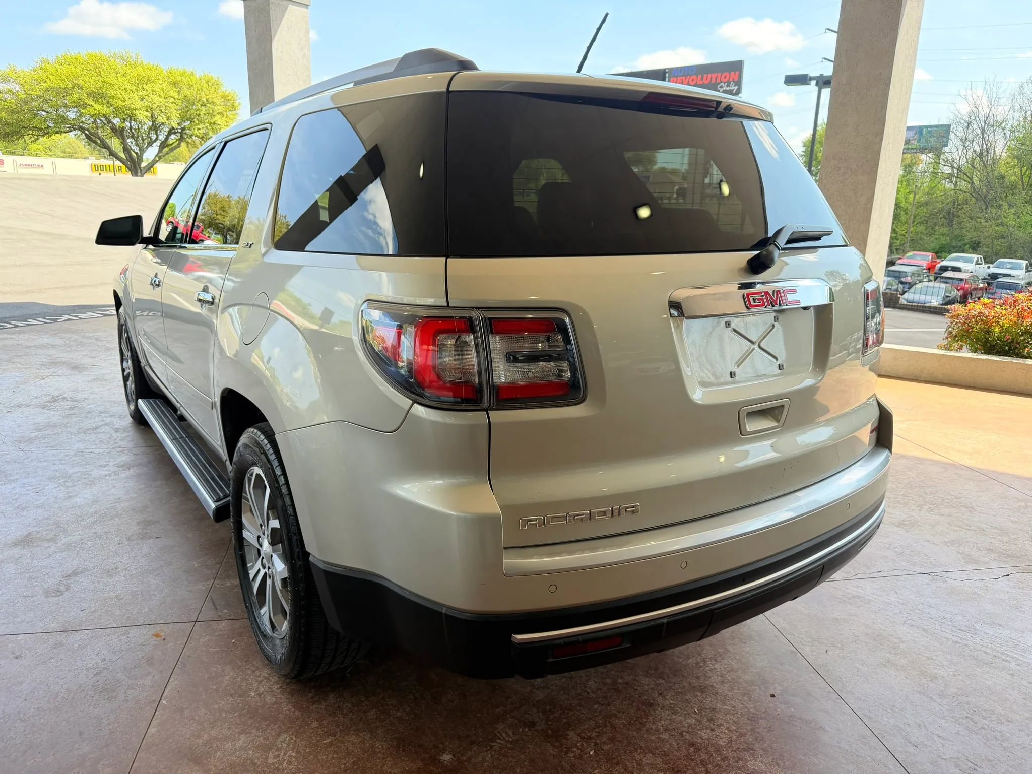 Used 2015 GMC Acadia SLT FWD image 4