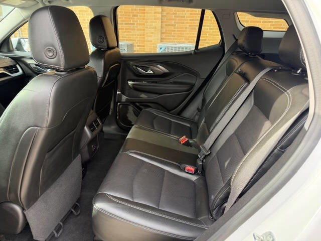 Used 2024 GMC Terrain SLT image 12