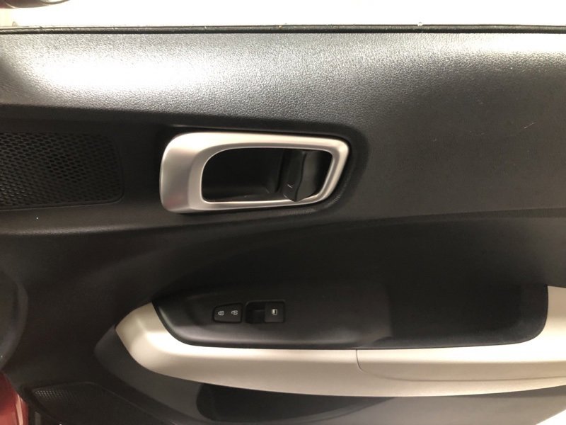 Used 2023 Hyundai Venue SEL image 14