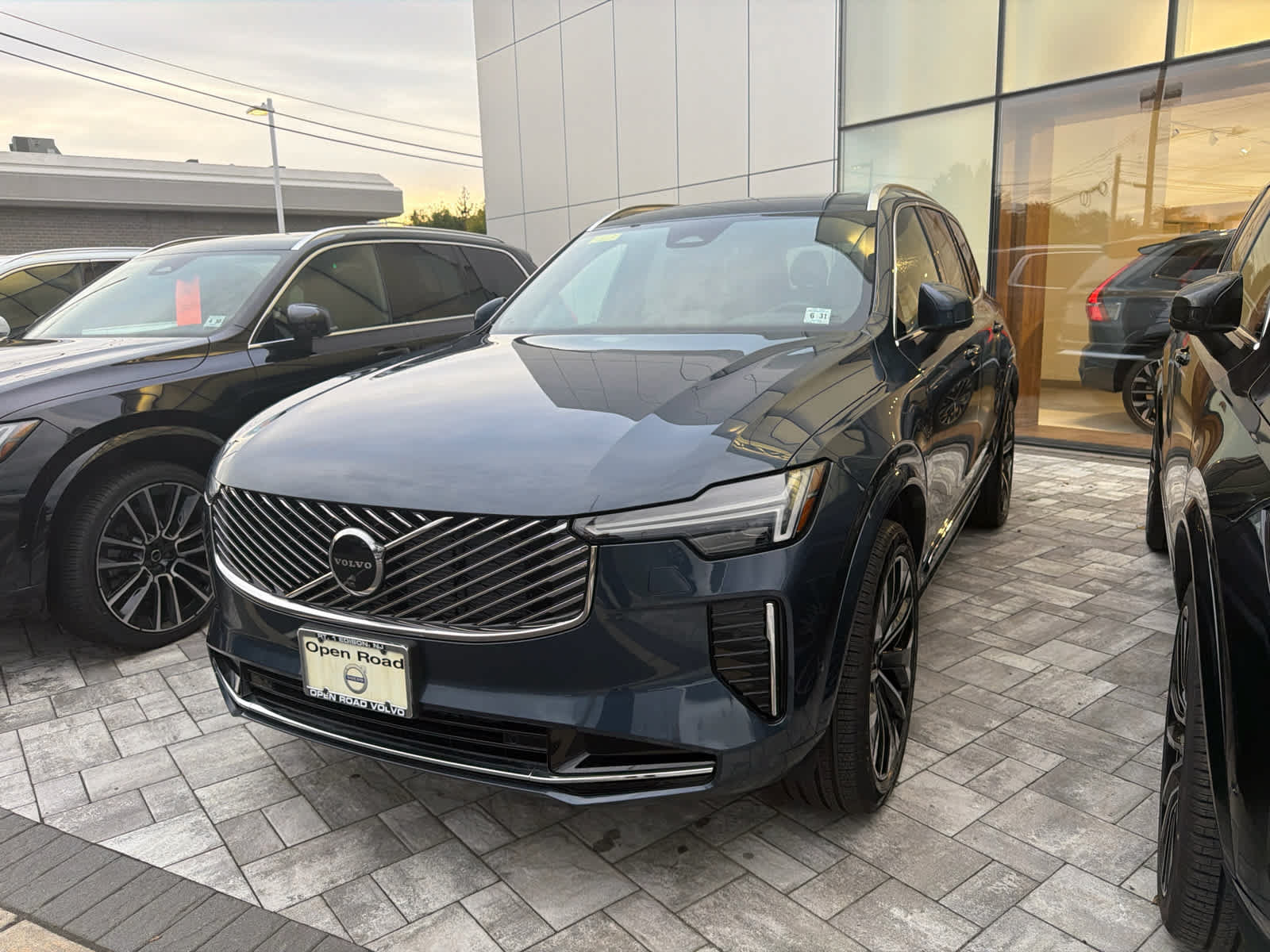 Used 2026 Volvo XC90 B6 Plus w/ Protection Package Premier AWD/4WD image 2