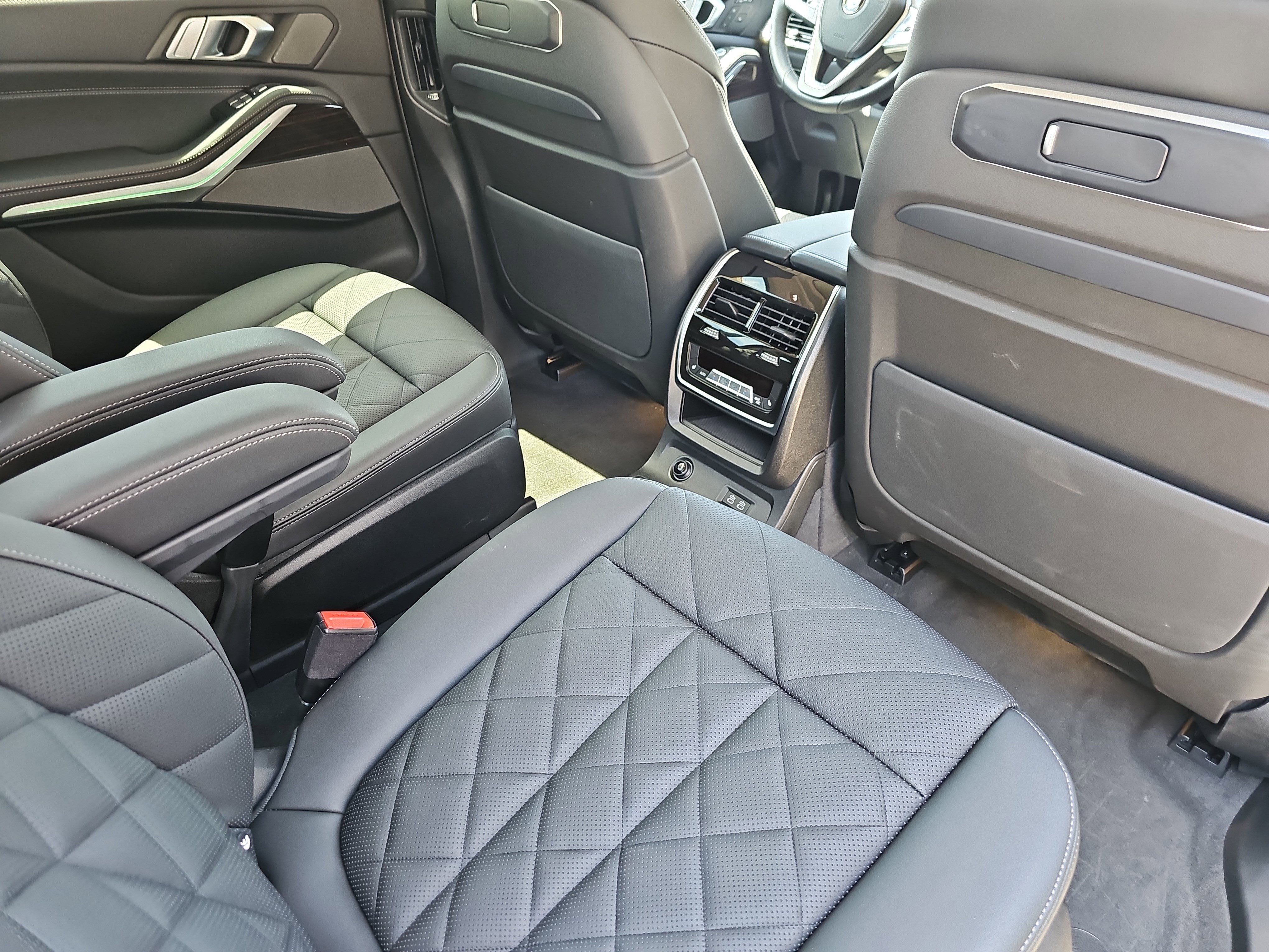 Certified 2025 BMW X7 xDrive40i w/ Premium Package AWD/4WD image 12