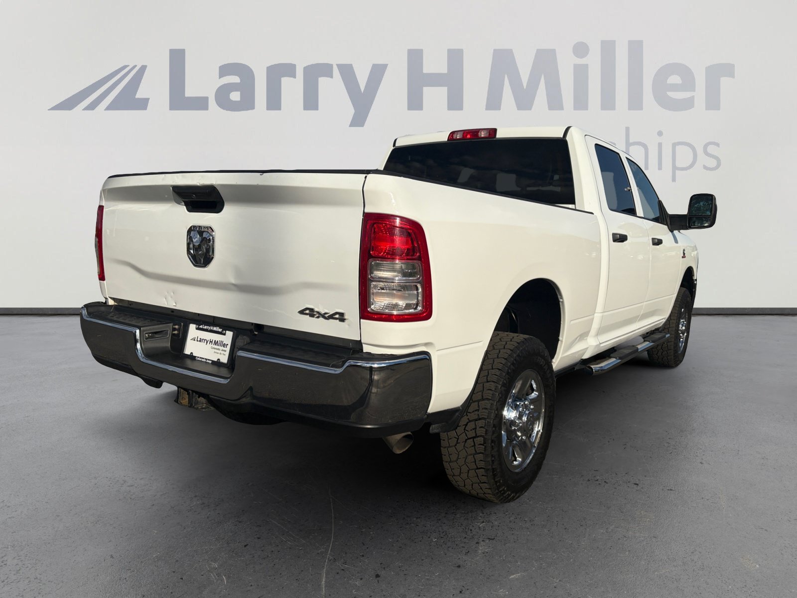 Used 2023 RAM 2500 Tradesman w/ Chrome Appearance Group AWD/4WD image 5