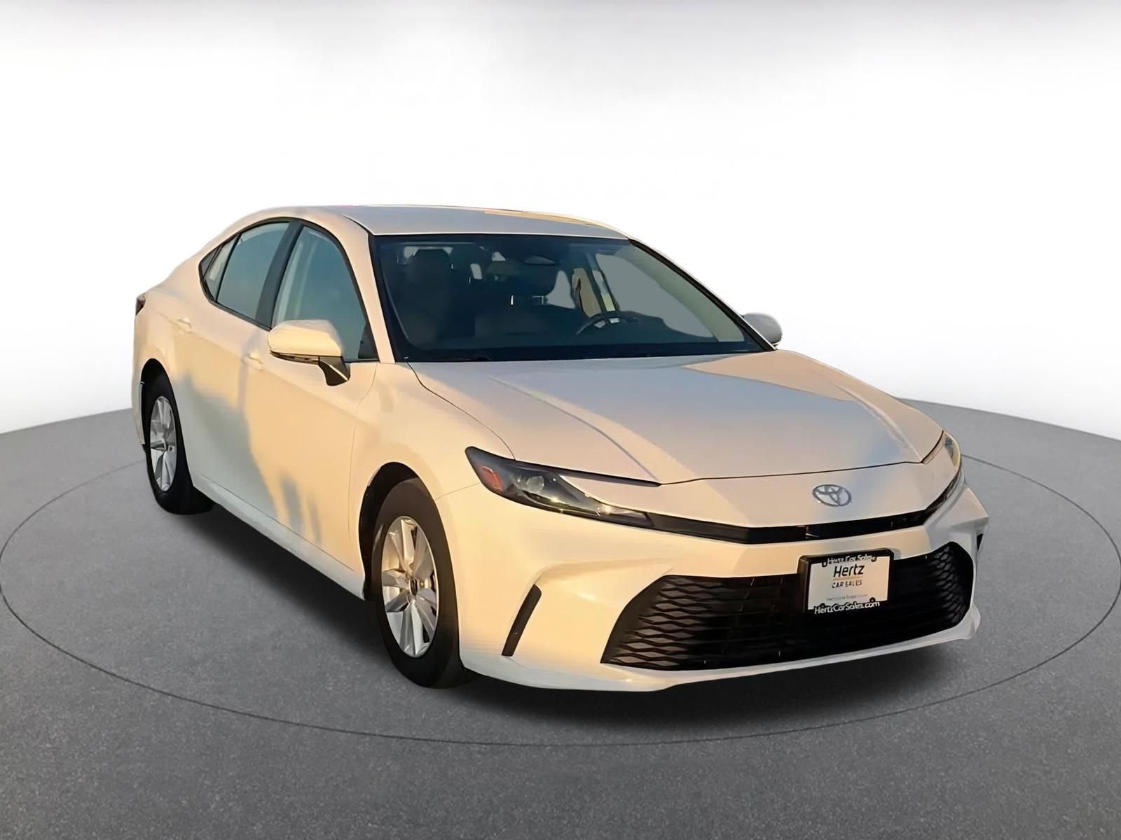 Used 2025 Toyota Camry LE image 3