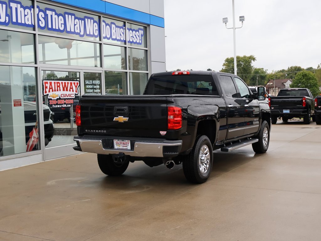 Used 2016 Chevrolet Silverado 3500 LTZ image 3