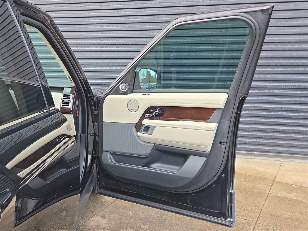 Used 2019 Land Rover Range Rover HSE image 20