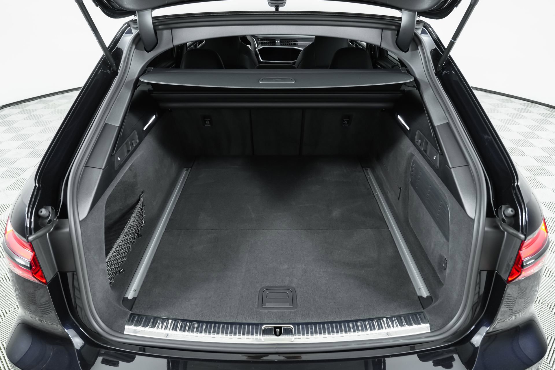 Used 2024 Audi RS 6 performance w/ Matte Carbon Package image 89