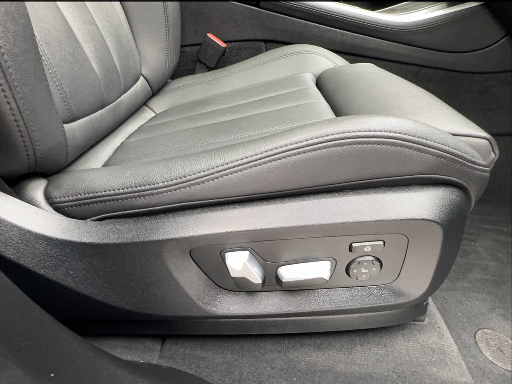 Used 2022 BMW X5 sDrive40i w/ Premium Package RWD image 32