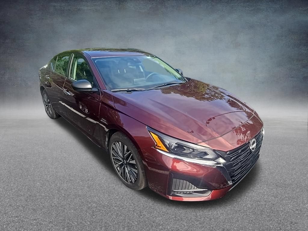 Used 2025 Nissan Altima 2.5 SV FWD image 8