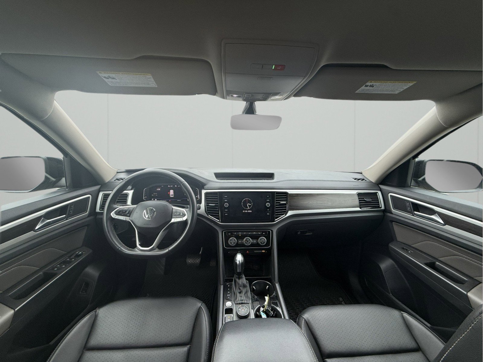 Used 2023 Volkswagen Atlas SE image 2