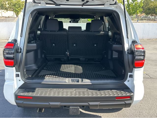 Used 2025 Toyota 4Runner SR5 AWD/4WD image 17