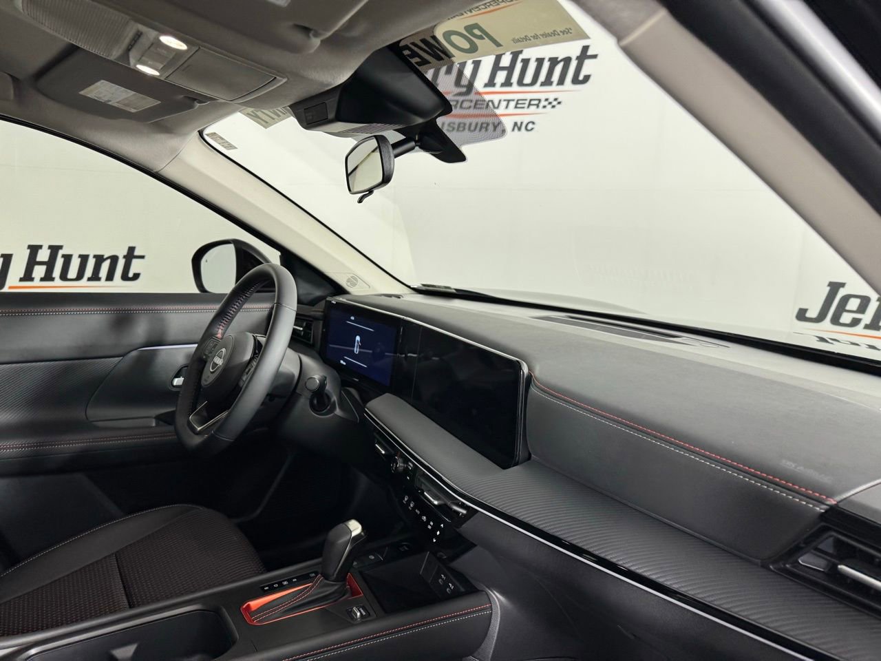 Used 2025 Nissan Kicks SR FWD image 44