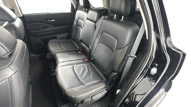 Certified 2025 Nissan Pathfinder SL image 12
