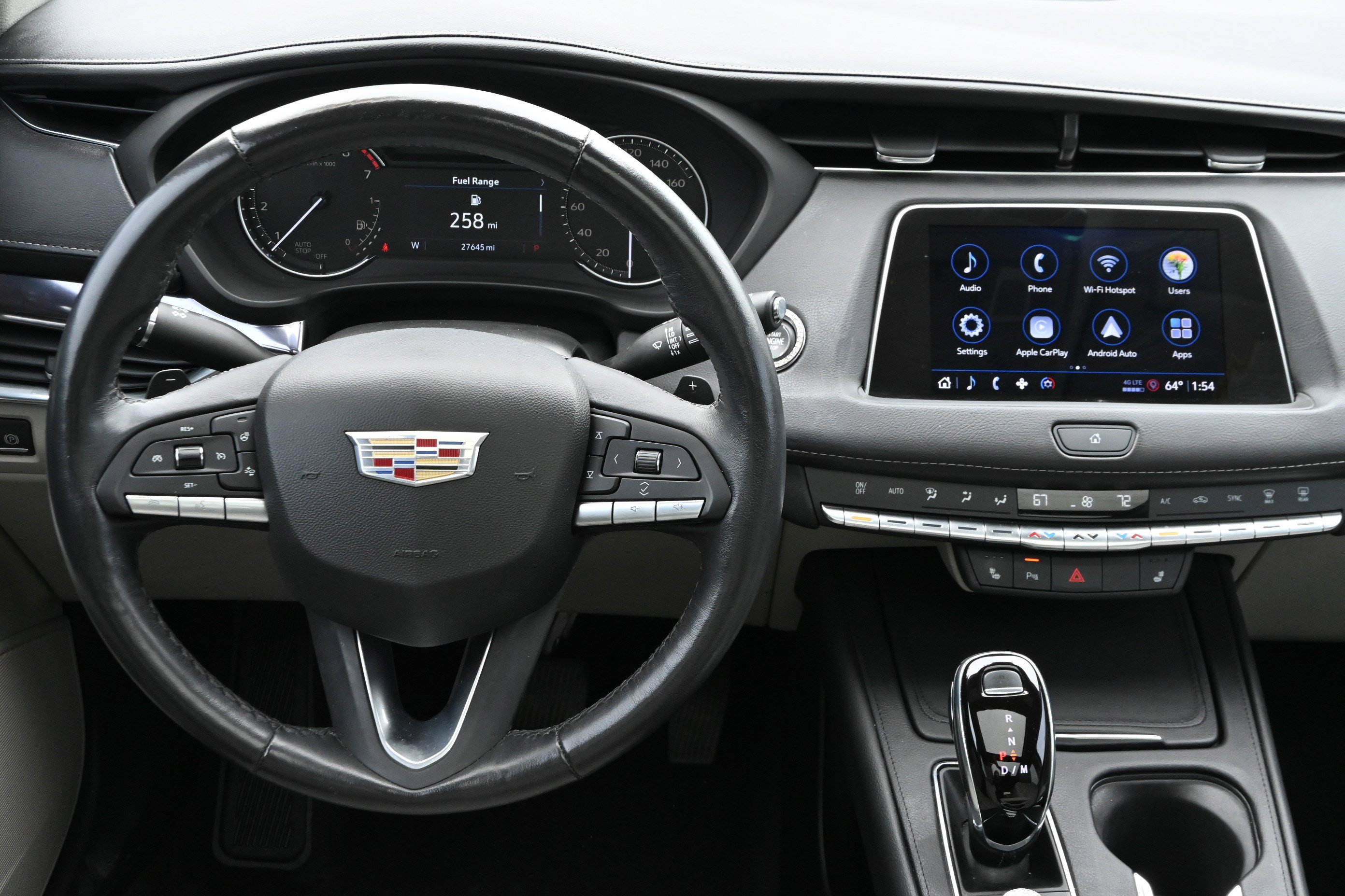 Used 2023 Cadillac XT4 Luxury w/ Cold Weather Package FWD image 16