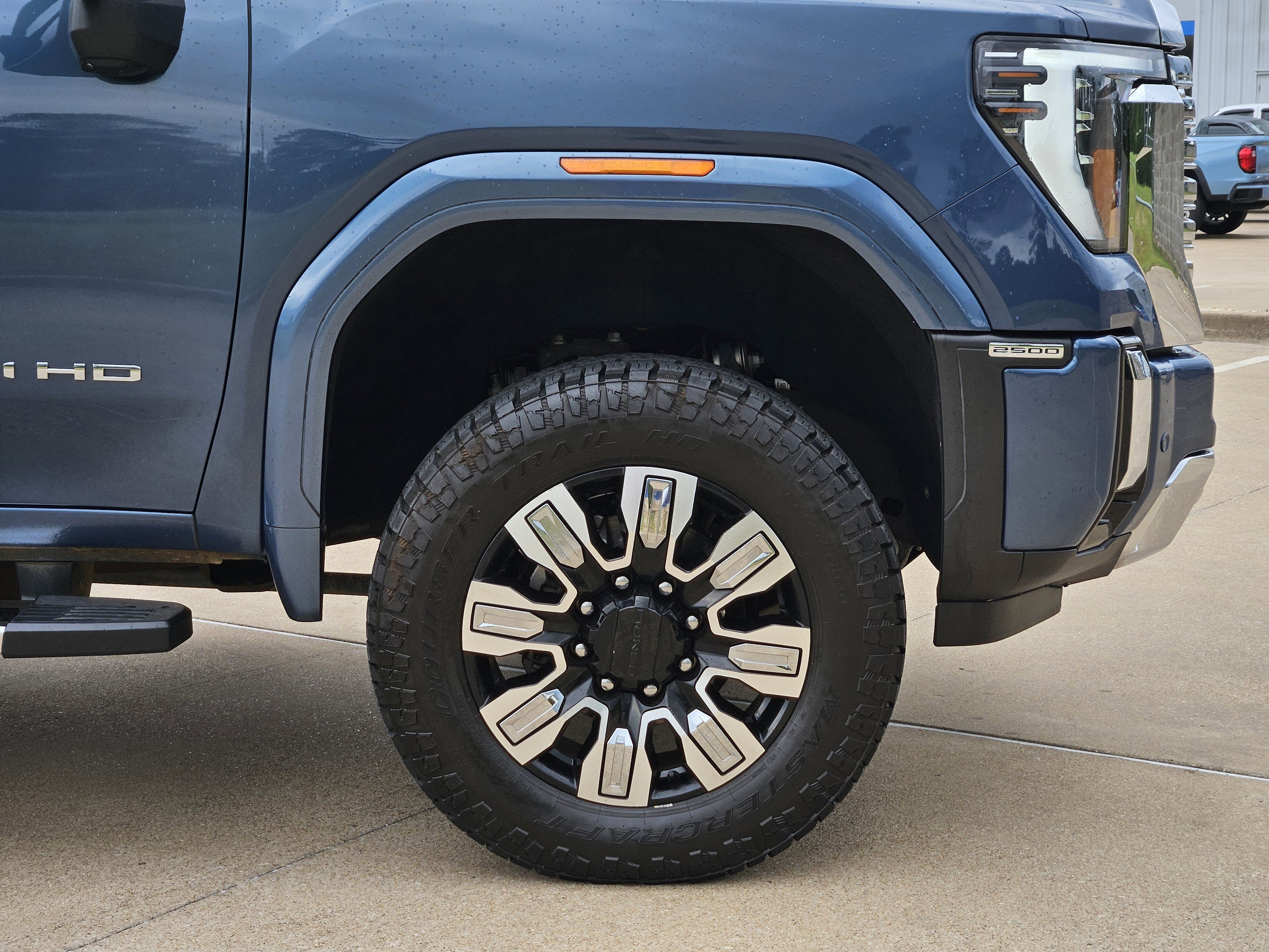 Used 2024 GMC Sierra 2500 Denali w/ Technology Package AWD/4WD image 10