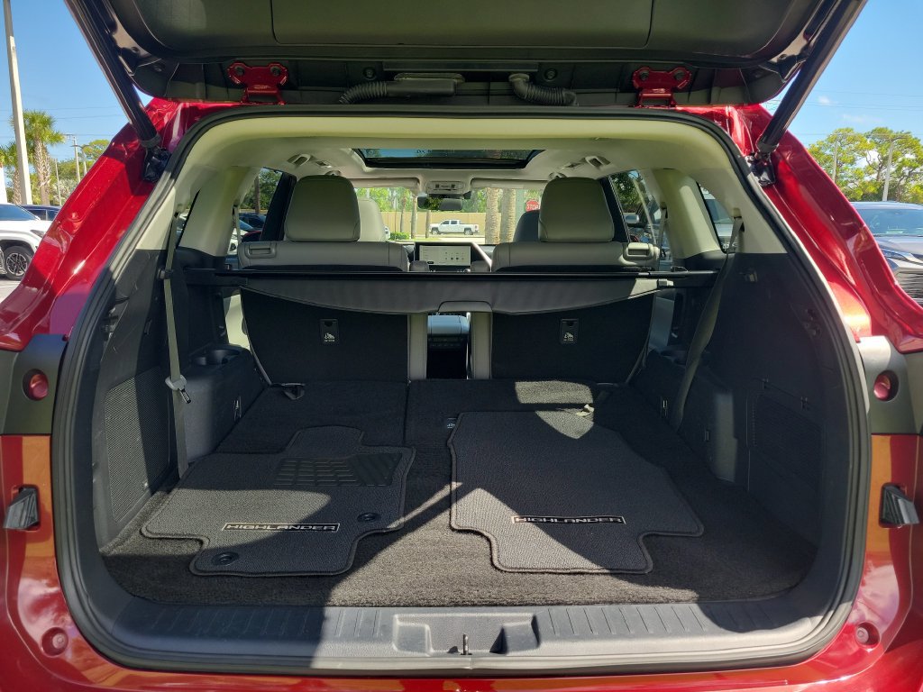 Used 2023 Toyota Highlander Platinum FWD image 29